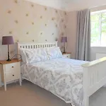 2 Bed Apartment In Viceroy Lodge Central Surbiton Incl Free Parking