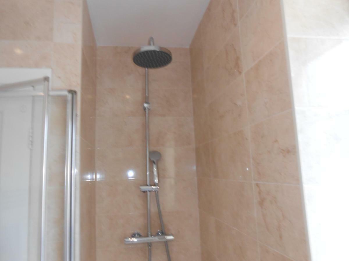 2 Bed In Viceroy Central Surbiton Incl Free Parking Apartment *