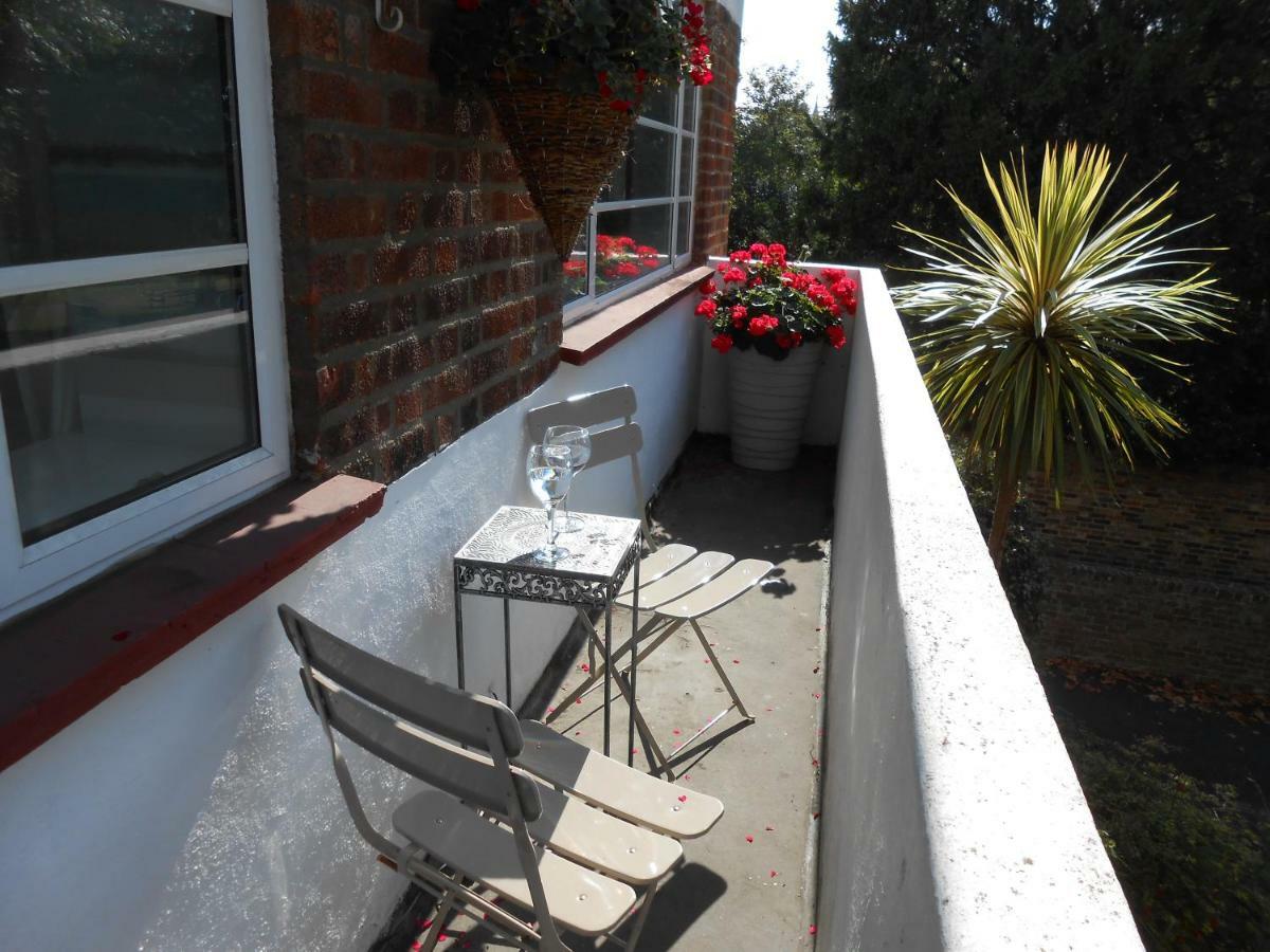 2 Bed In Viceroy Central Surbiton Incl Free Parking Apartment