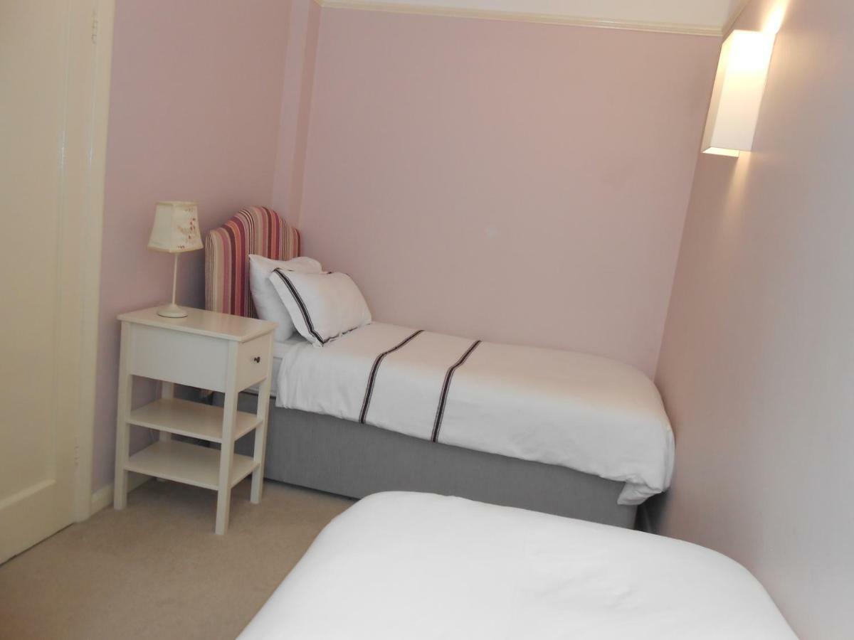 2 Bed In Viceroy Central Surbiton Incl Free Parking Apartment Kingston upon Thames (Greater London)