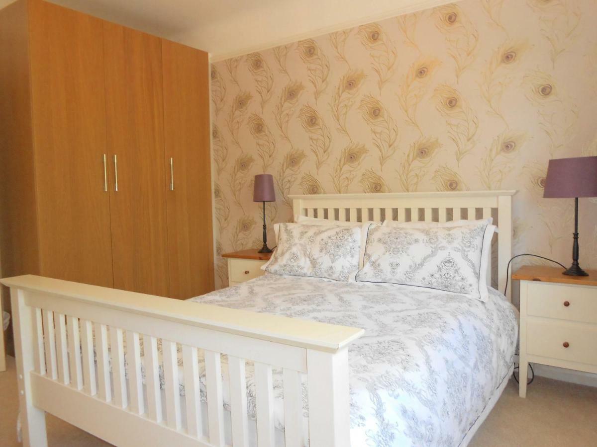 2 Bed In Viceroy Central Surbiton Incl Free Parking *