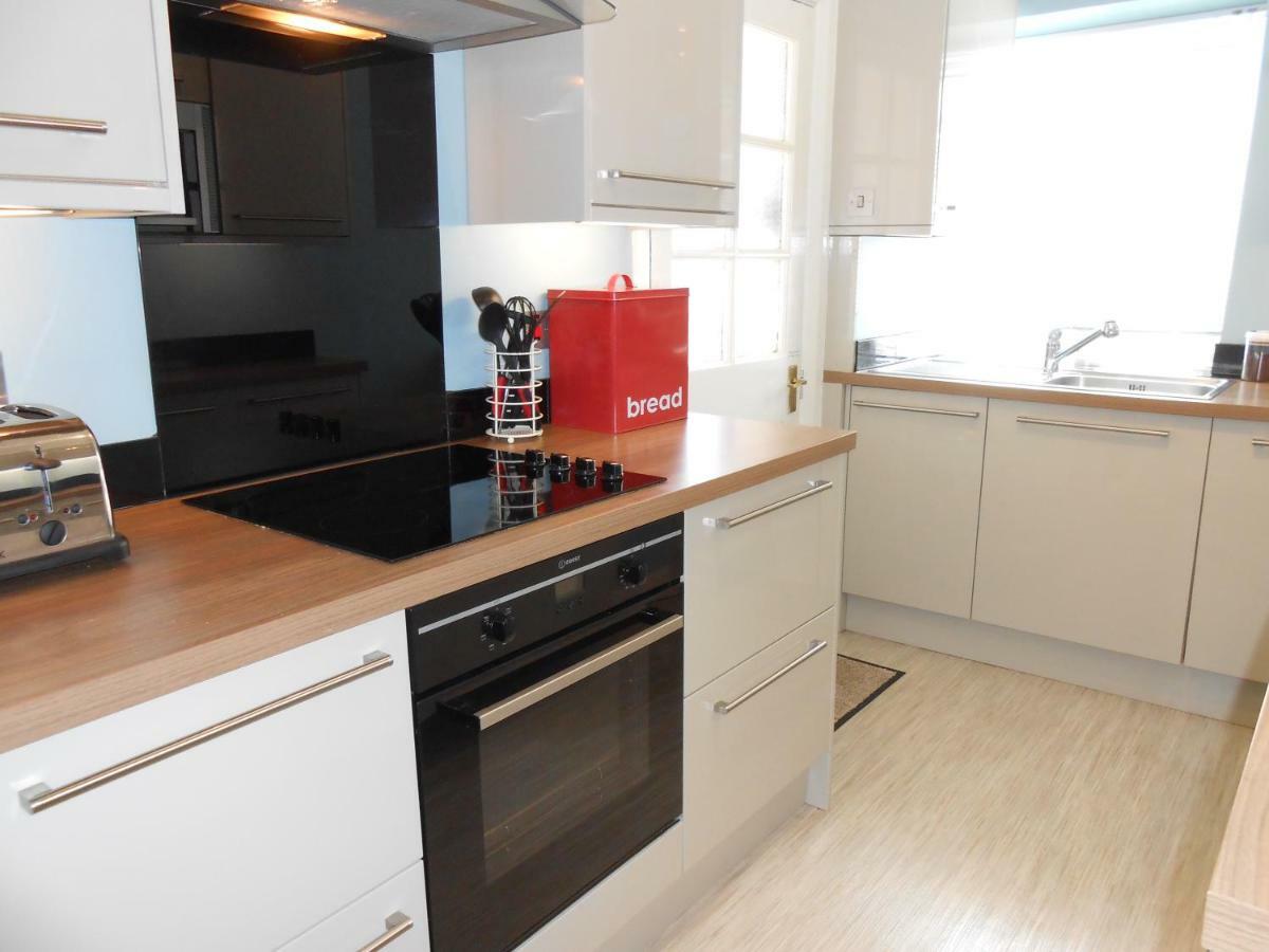 2 Bed In Viceroy Central Surbiton Incl Free Parking Apartment *